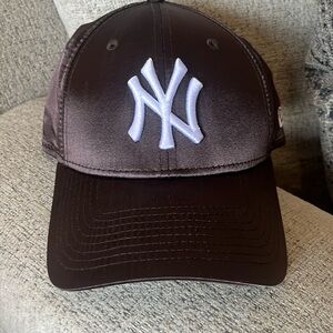 New Era Women’s Satin NY Yankees Cap - Brown Great condition